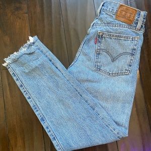 Levi’s Light Wash High Waisted Wedgie sz 24 EUC